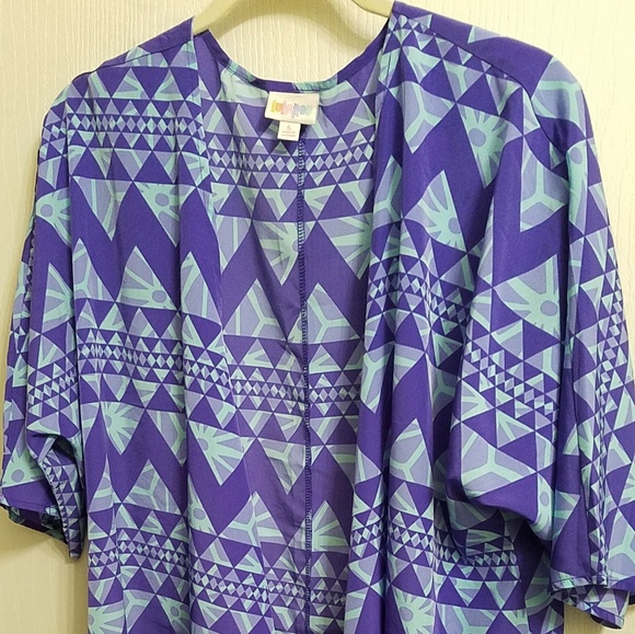 LuLaRoe Sweaters - Lularoe Lindsay EUC